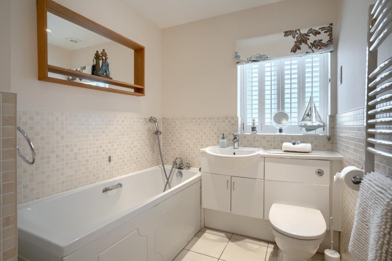 Apartment Luxury Beachfront Outstanding 2 Bedroom *