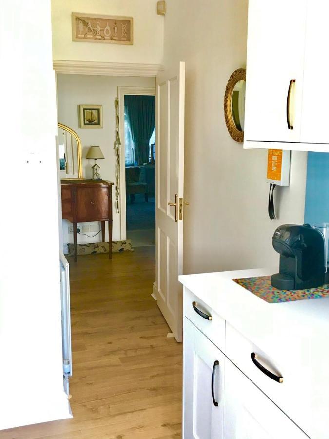 Spacious 3 Minutes To Beach Apartment