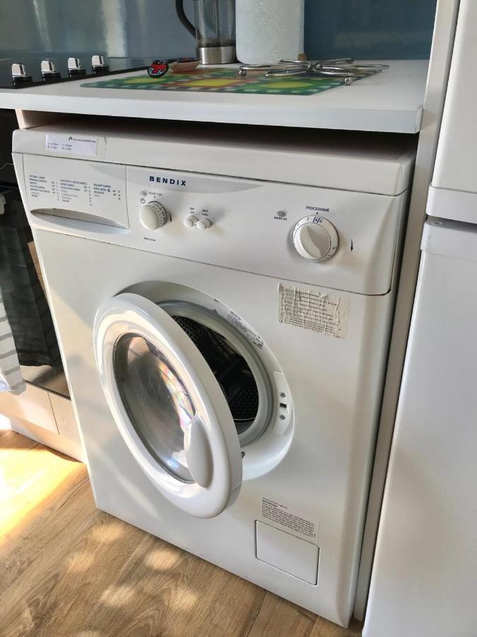 Spacious 3 Minutes To Beach Apartment