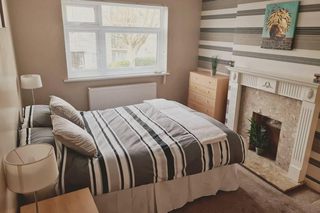 Seaside Town In Great Location Apartment *