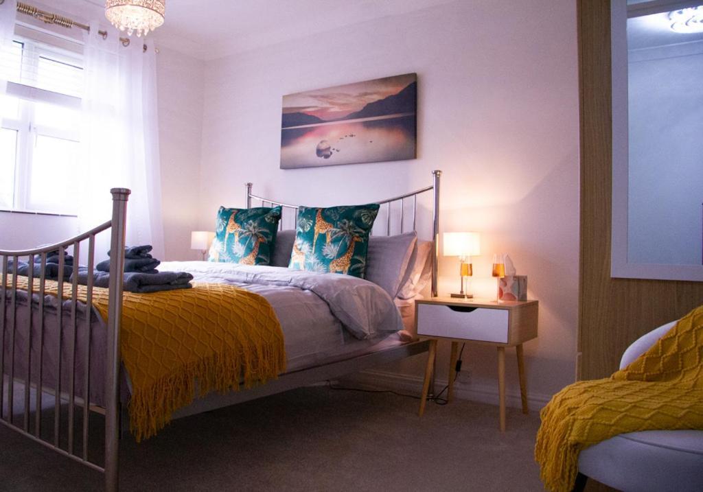Stunning Seafront House With Garden And Private Parking *