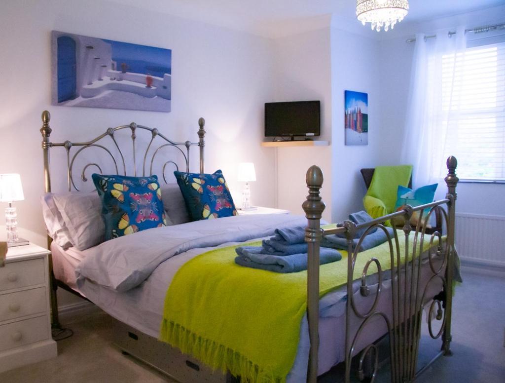 Stunning Seafront House With Garden And Private Parking *