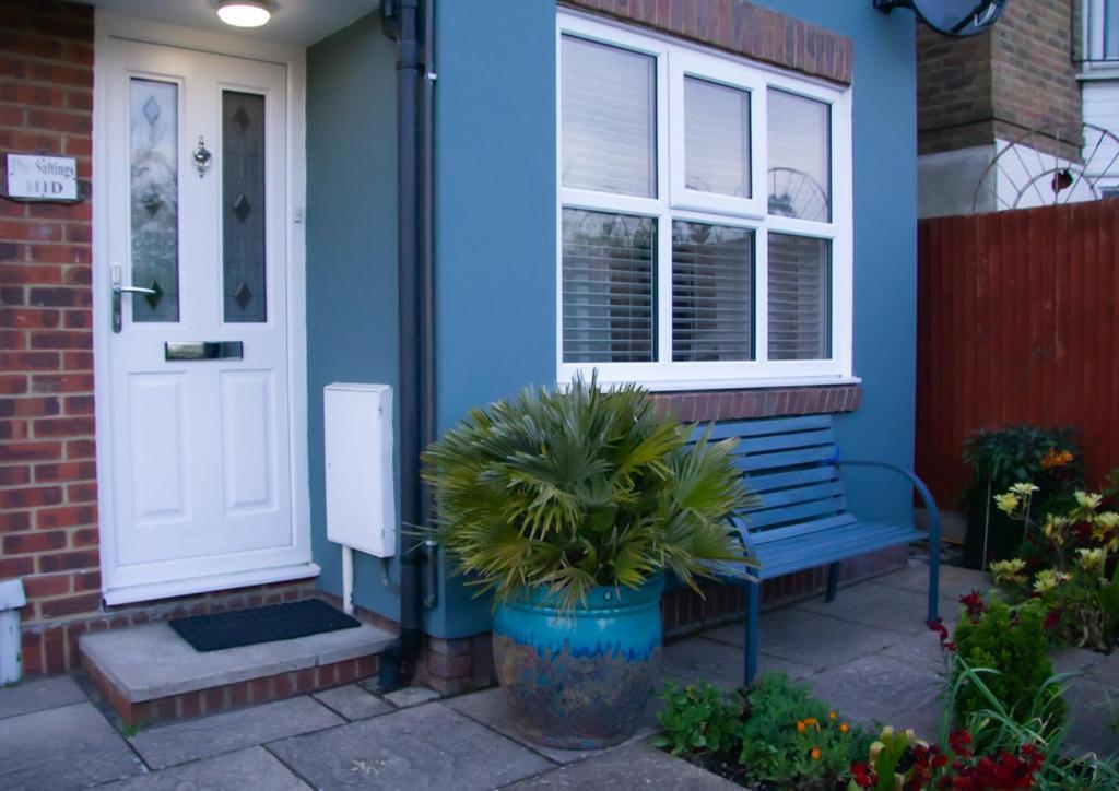 Holiday home Stunning Seafront House With Garden And Private Parking