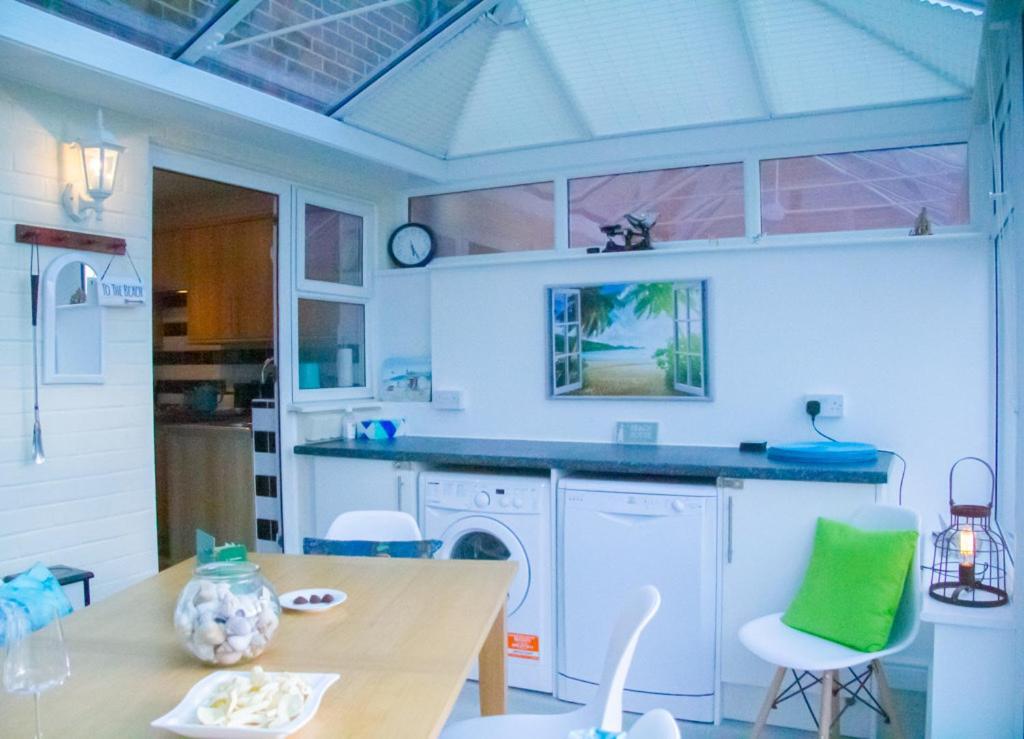 Holiday home Stunning Seafront House With Garden And Private Parking