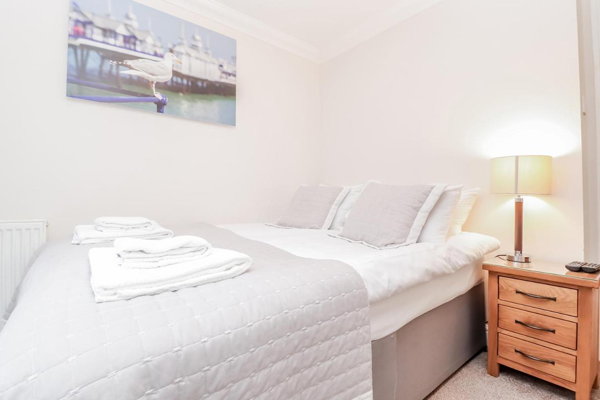 3 Queens Gardens Sea View *
