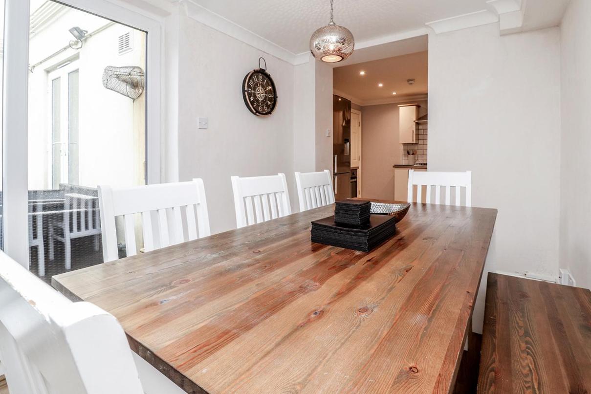 3 Queens Gardens Sea View *