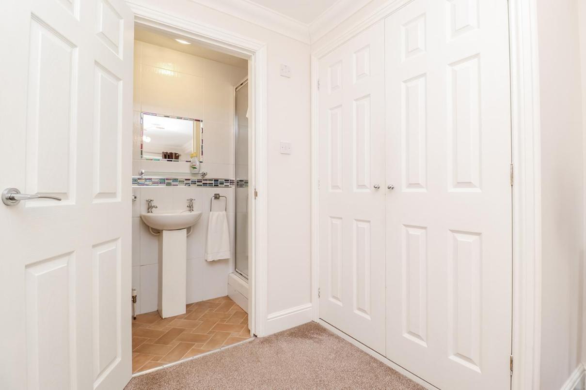 Apartment 3 Queens Gardens Sea View *