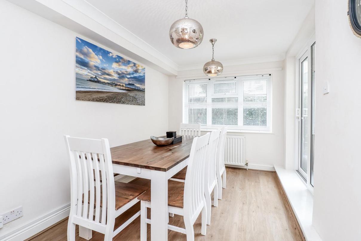 3 Queens Gardens Sea View * Eastbourne