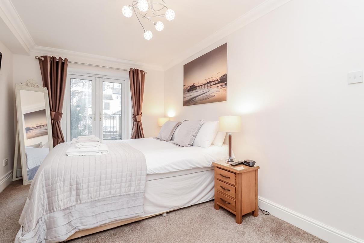 3 Queens Gardens Sea View *