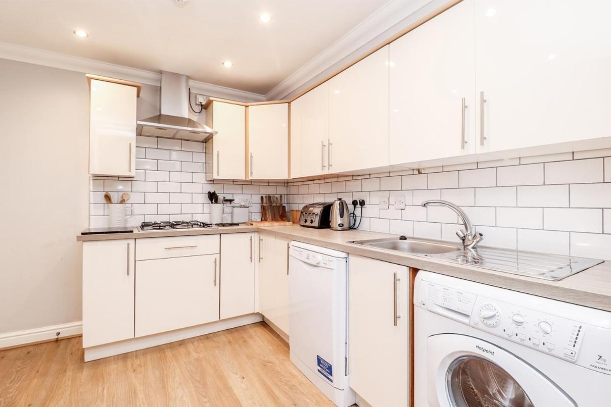 Apartment 3 Queens Gardens Sea View