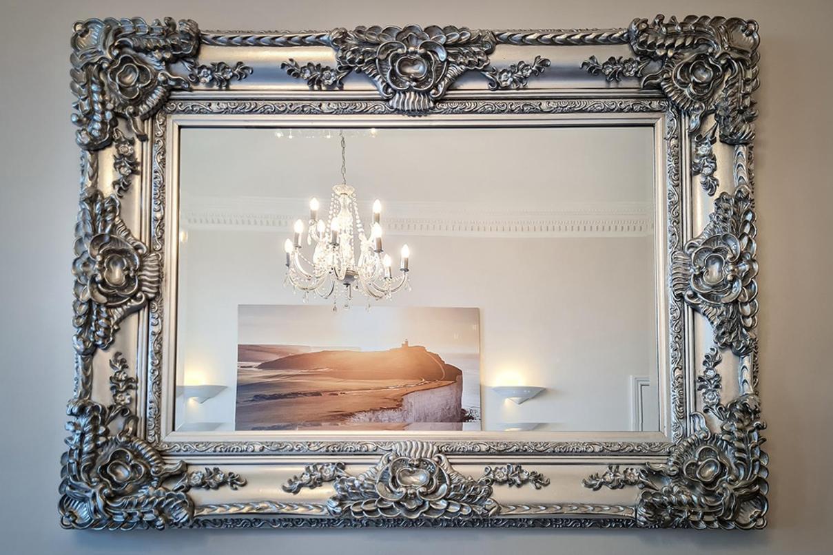 3 Queens Gardens Sea View Apartment Eastbourne