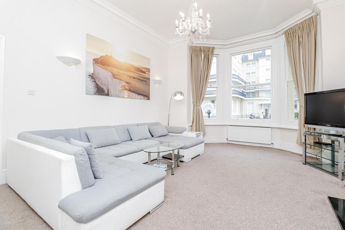 3 Queens Gardens Sea View * Eastbourne