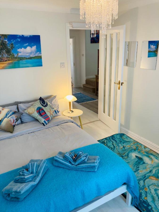 Stunning Seafront House With Garden And Private Parking Holiday home