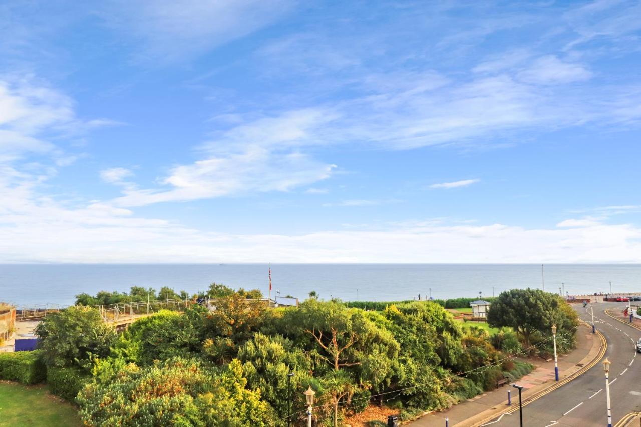 Skyview 24 * Eastbourne