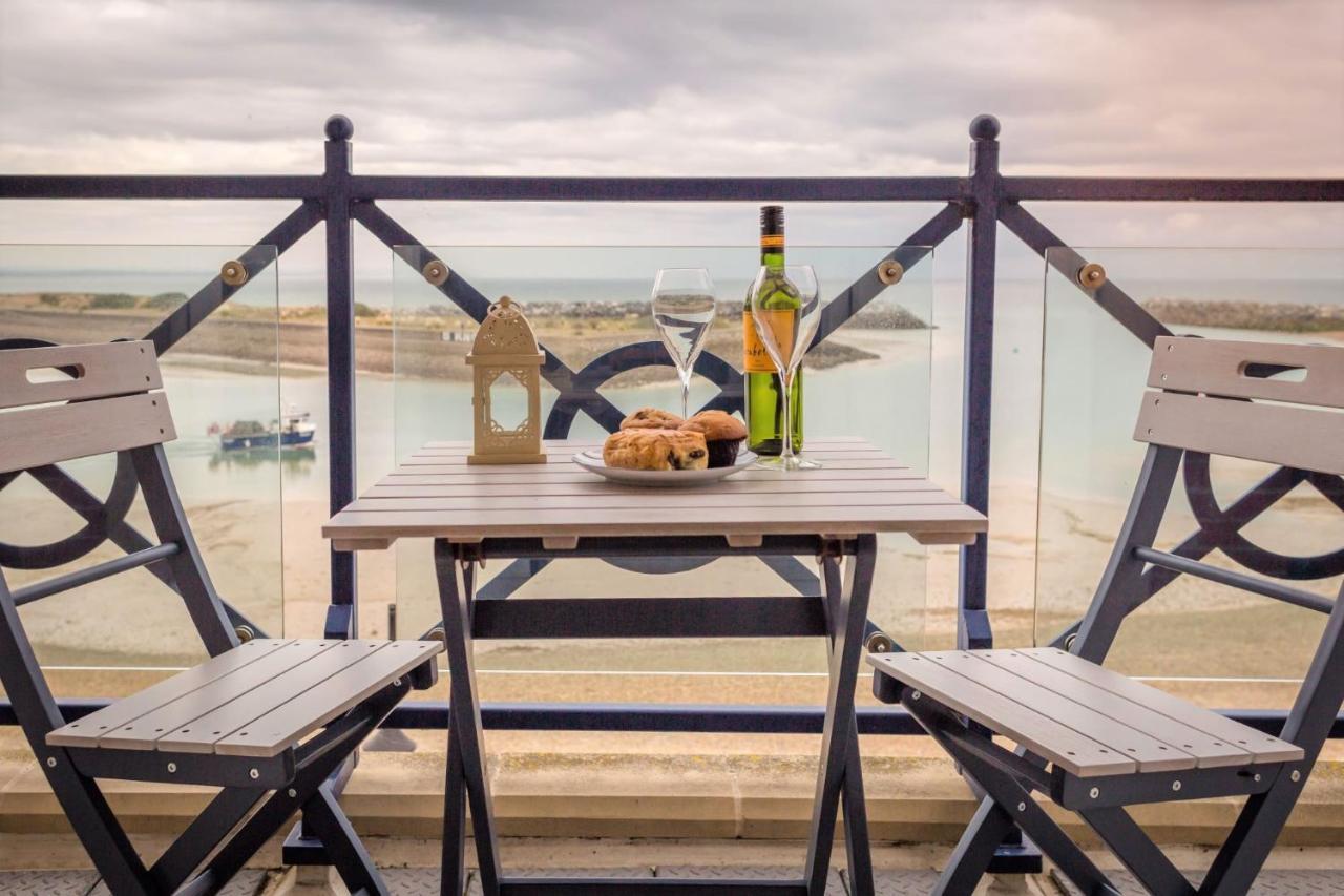 Seaviews Sovereign Harbour - Adults-only