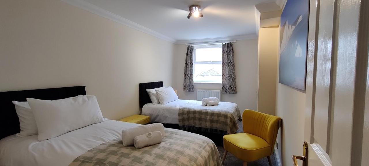 Apartment 6 Queens Gardens *