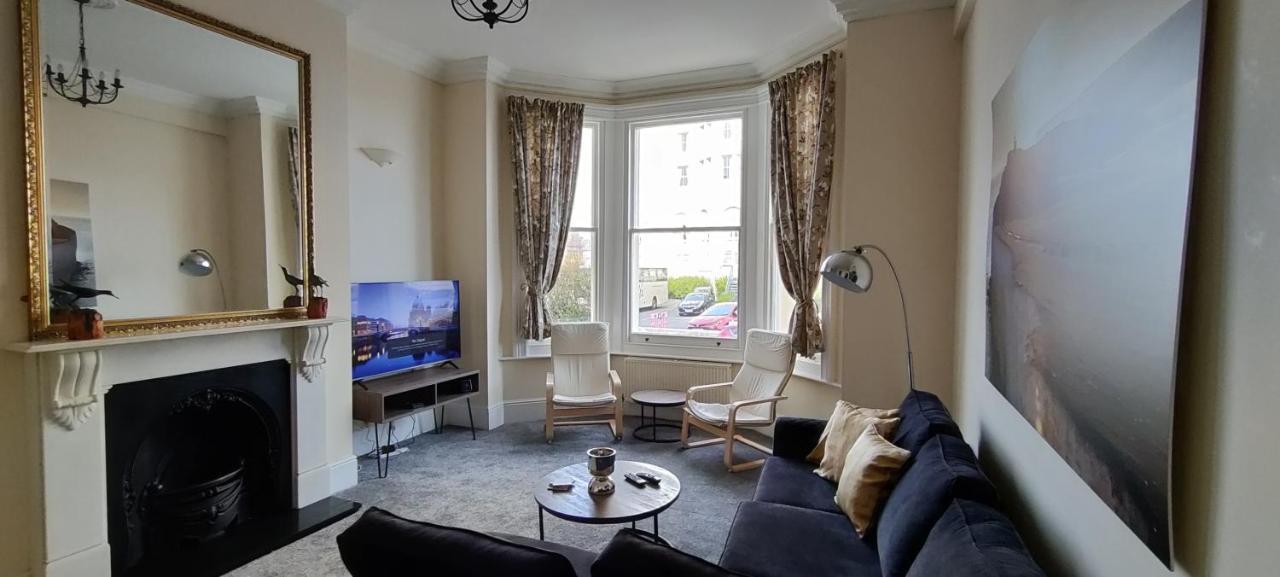 Apartment 6 Queens Gardens Eastbourne
