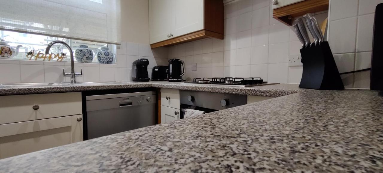 6 Queens Gardens Apartment
