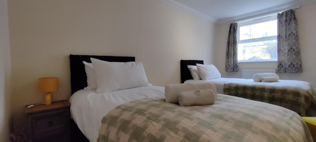 6 Queens Gardens Apartment *