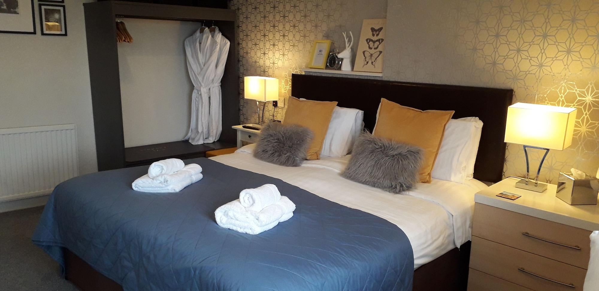 Ebor 3*