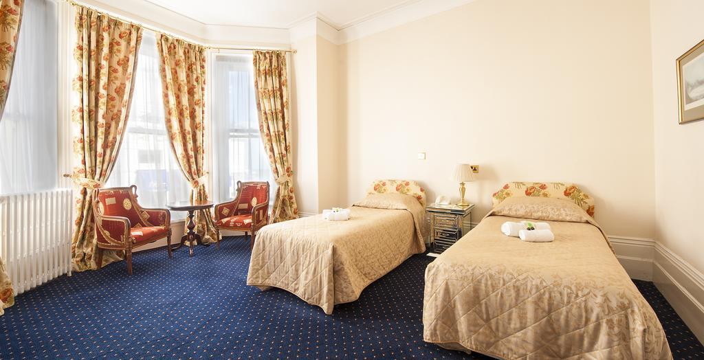 Hotel Albany Lions