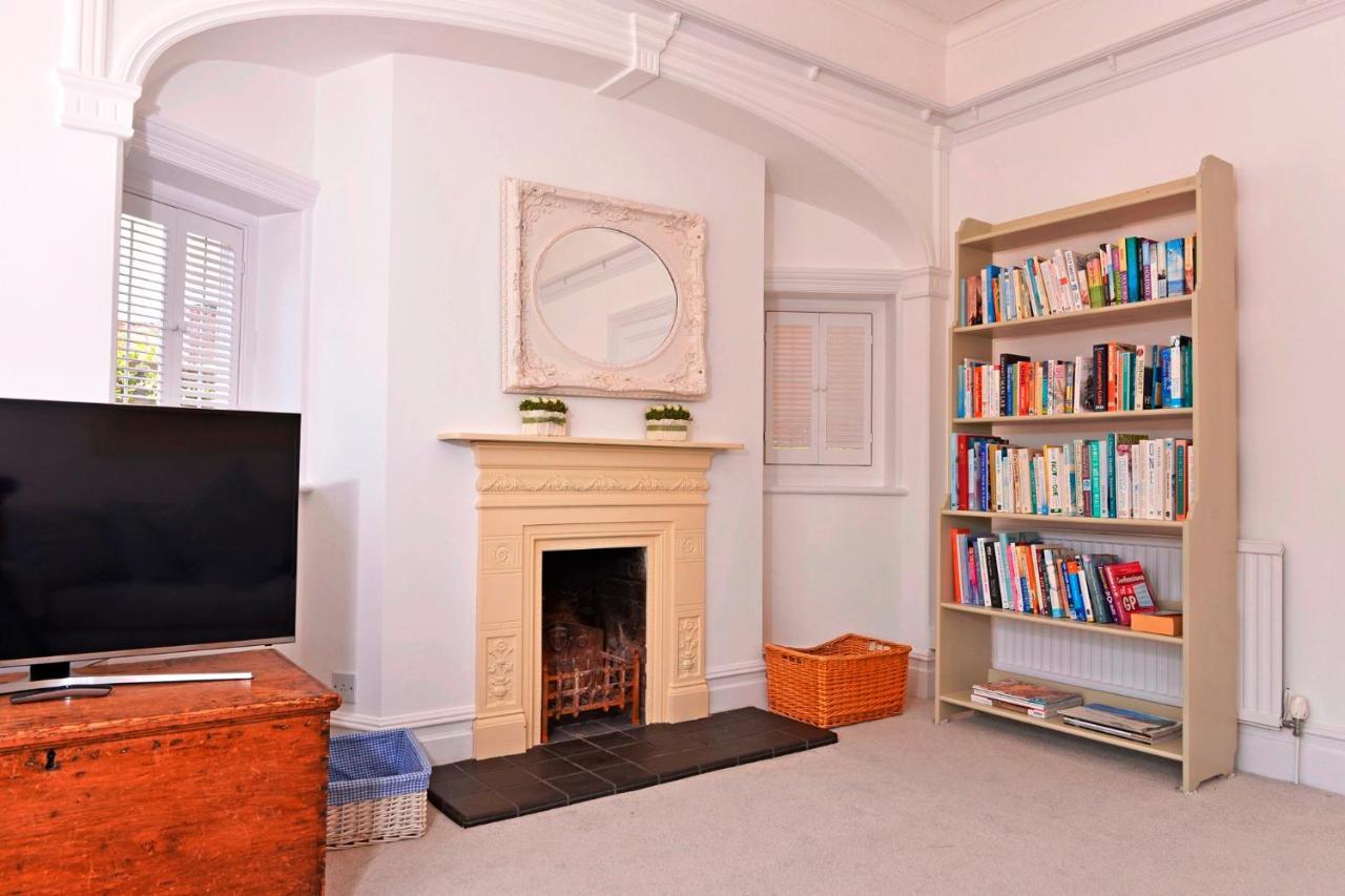 Apartment Veranda Views - Garden Flat With Scenic Views *