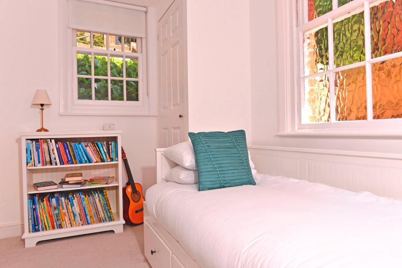 Apartment Veranda Views - Garden Flat With Scenic Views