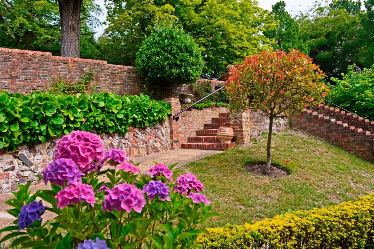 Veranda Views - Garden Flat With Scenic Views