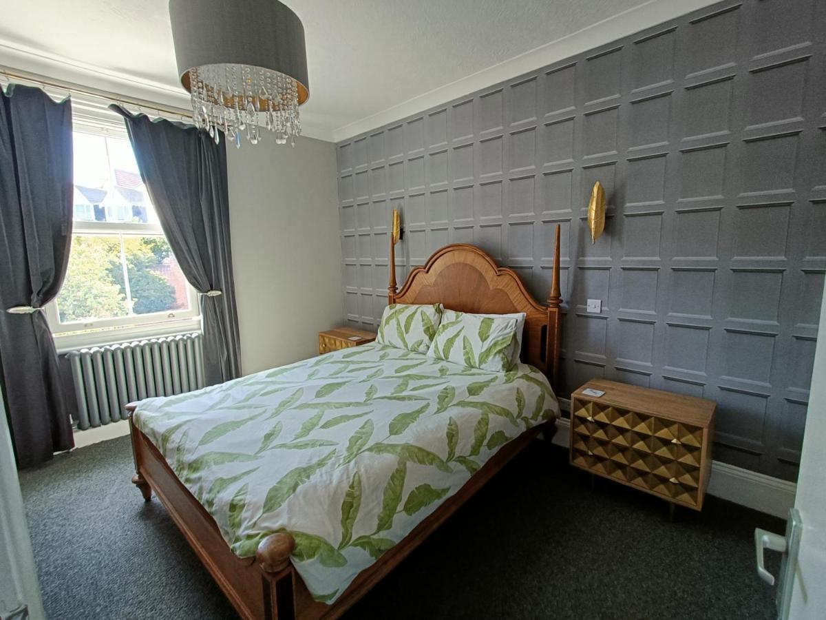 Apartment Swish **** Free Carpark **** Train Station 2 Mins Eastbourne