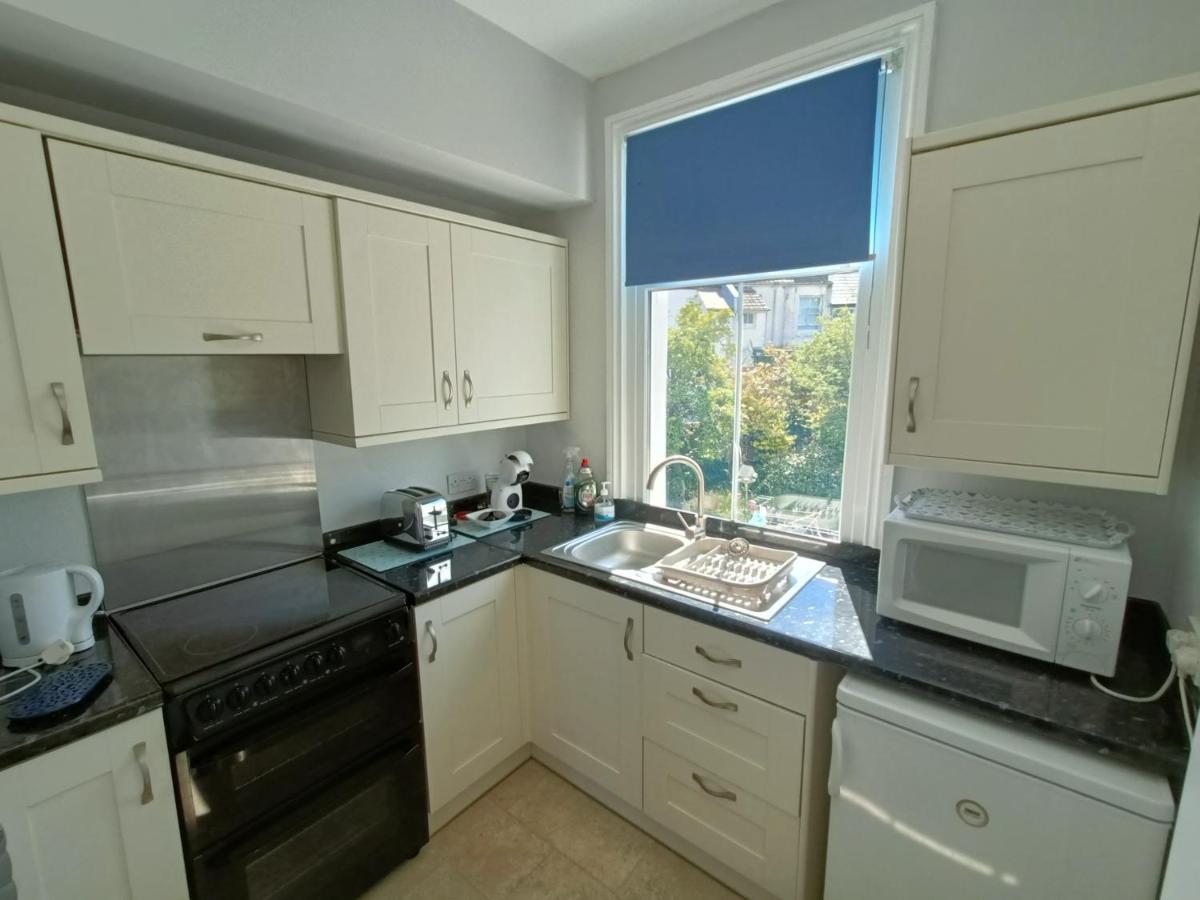 Apartment Swish **** Free Carpark **** Train Station 2 Mins Eastbourne