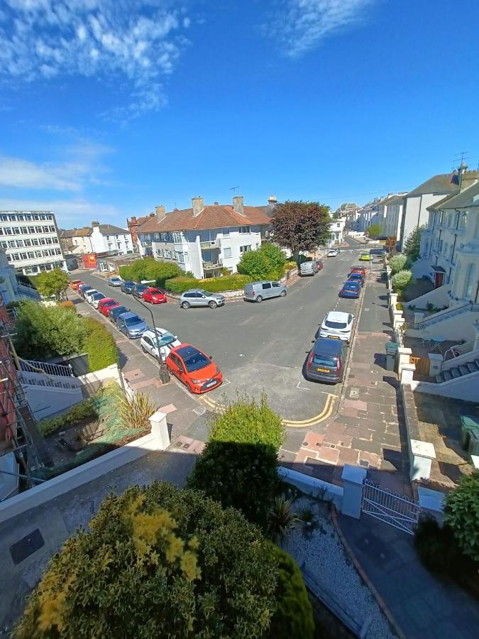 Swish **** Free Carpark **** Train Station 2 Mins Eastbourne