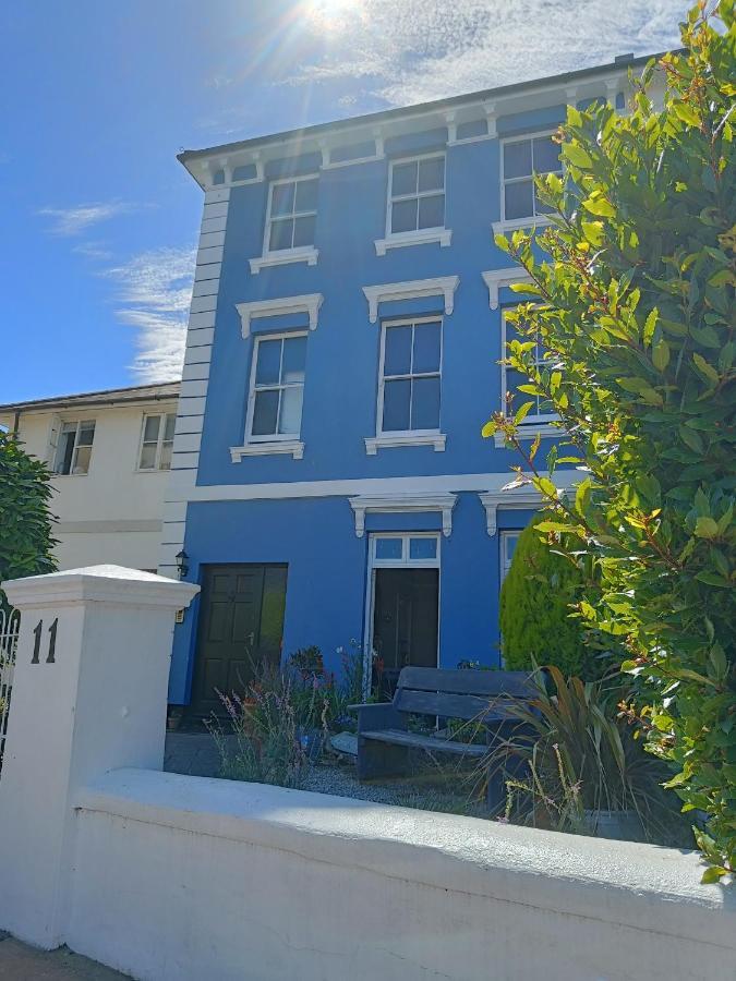 Swish **** Free Carpark **** Train Station 2 Mins Apartment *