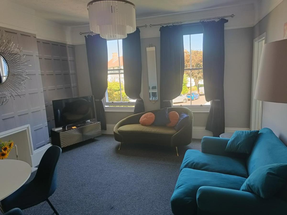 Swish **** Free Carpark **** Train Station 2 Mins Apartment Eastbourne