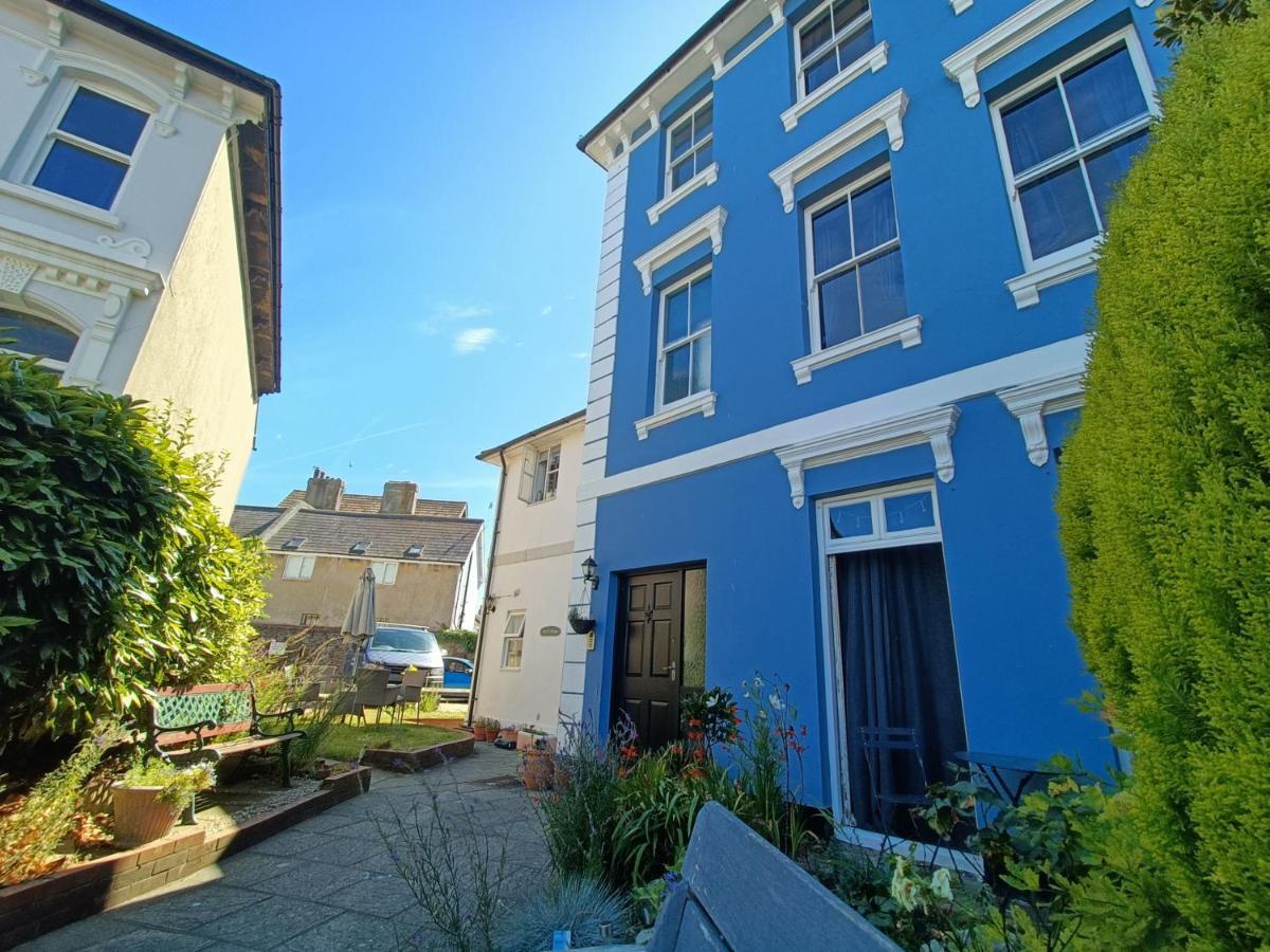 Apartment Swish **** Free Carpark **** Train Station 2 Mins