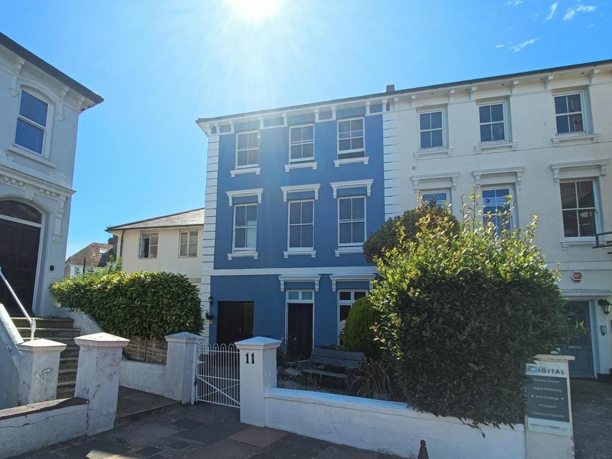 Swanky Pad-free Carpark. E-car Charger. Train Station 2m Walking Apartment Eastbourne