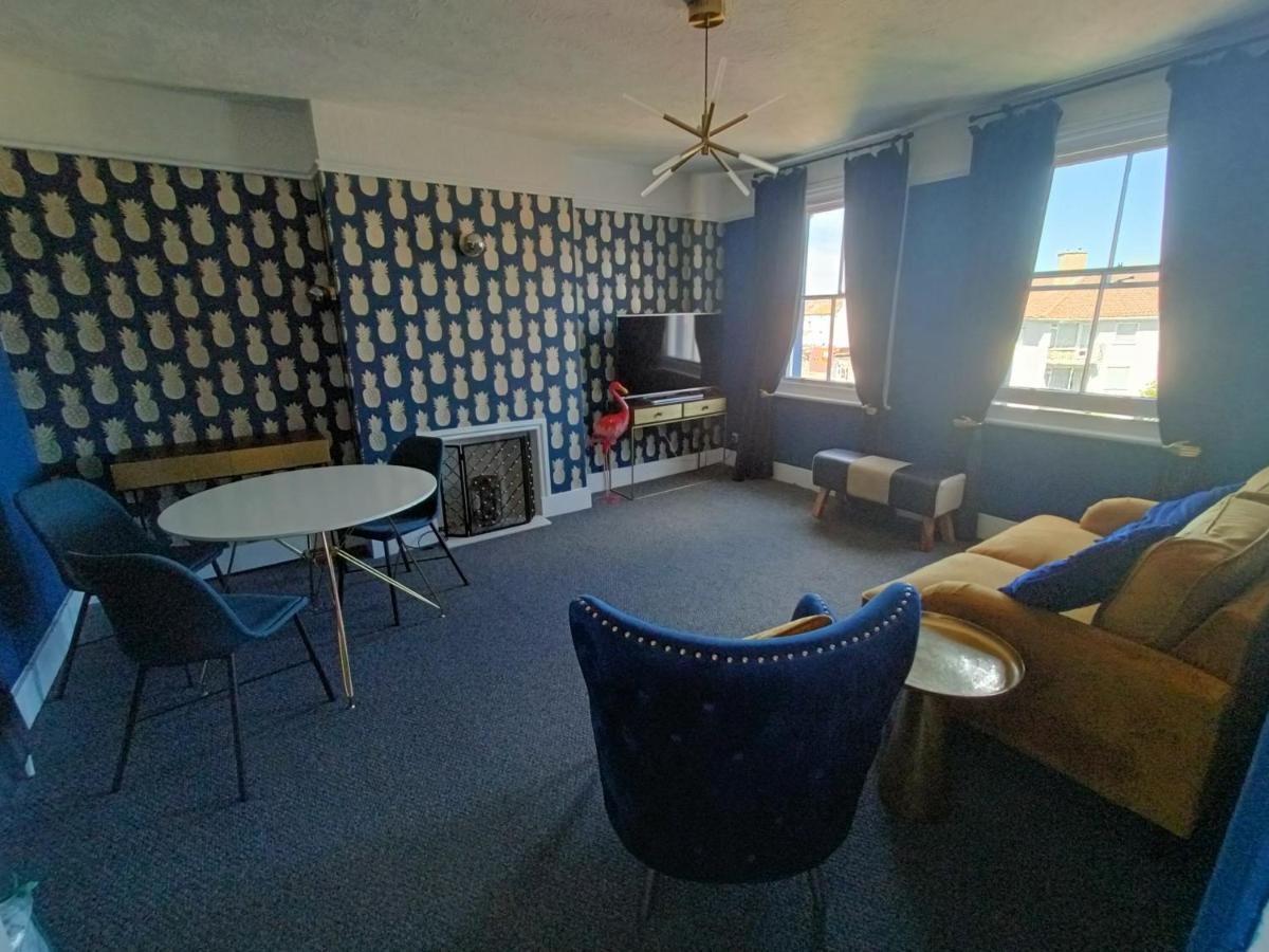 Apartment Swanky Pad-free Carpark. E-car Charger. Train Station 2m Walking Eastbourne