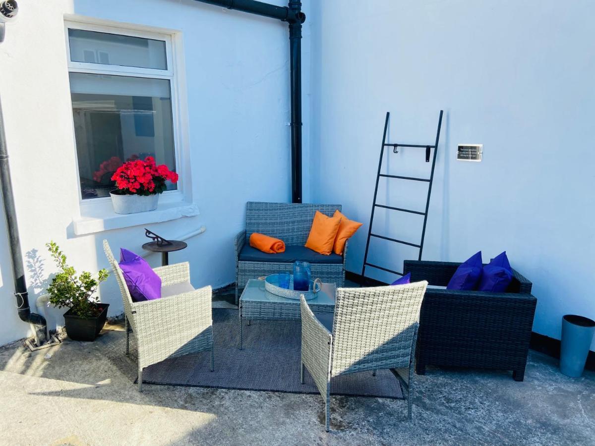 Funky Cozy With Outside Space Eastbourne