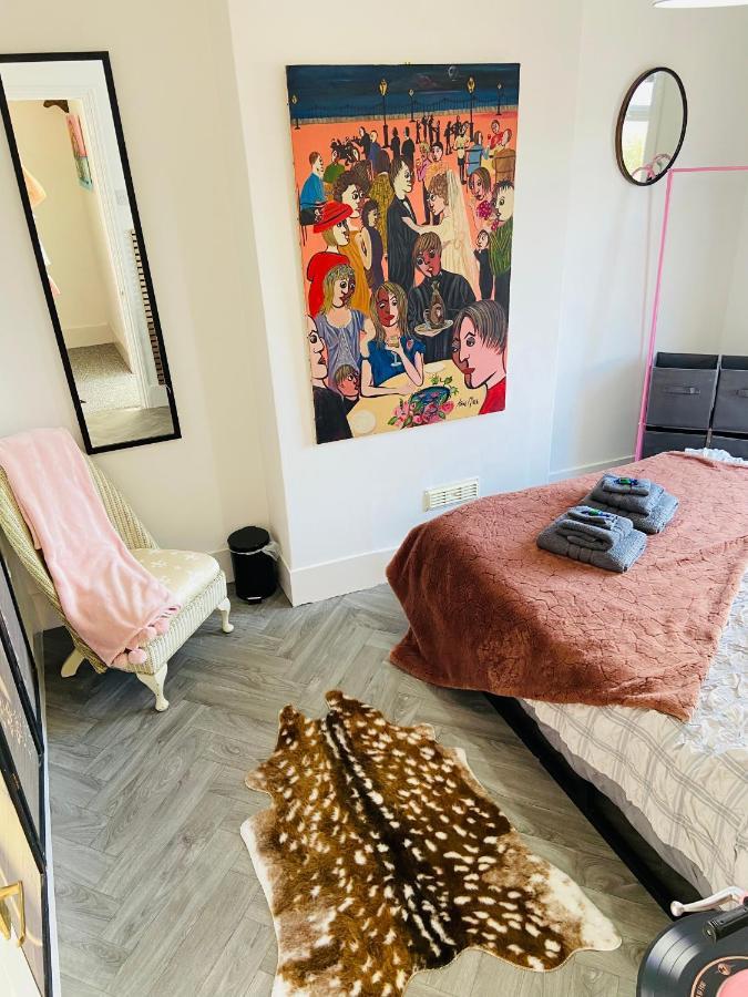 Funky Cozy With Outside Space *