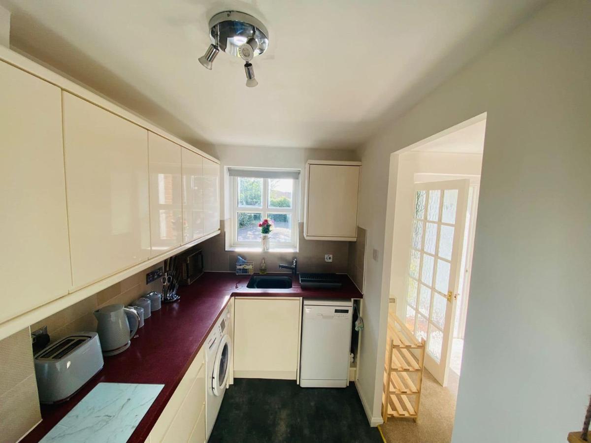 Coastal 2 Bedroom Maisonette With Parking Holiday home Eastbourne