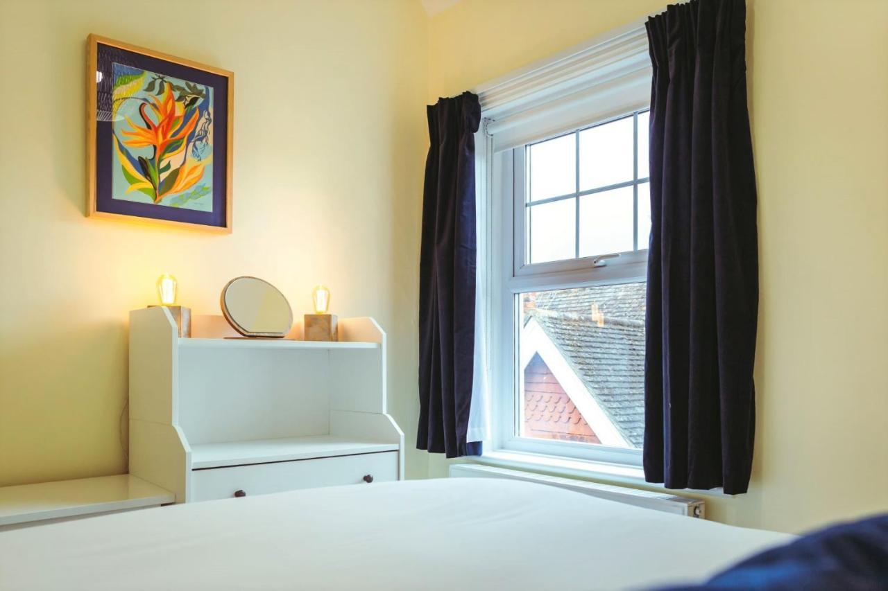 Saffrons Sunset - Central, Chic 2nd Floor Flat Apartment *