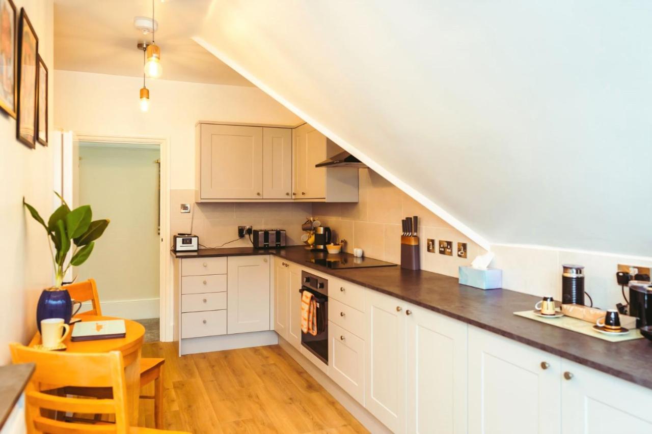 Apartment Saffrons Sunset - Central, Chic 2nd Floor Flat *