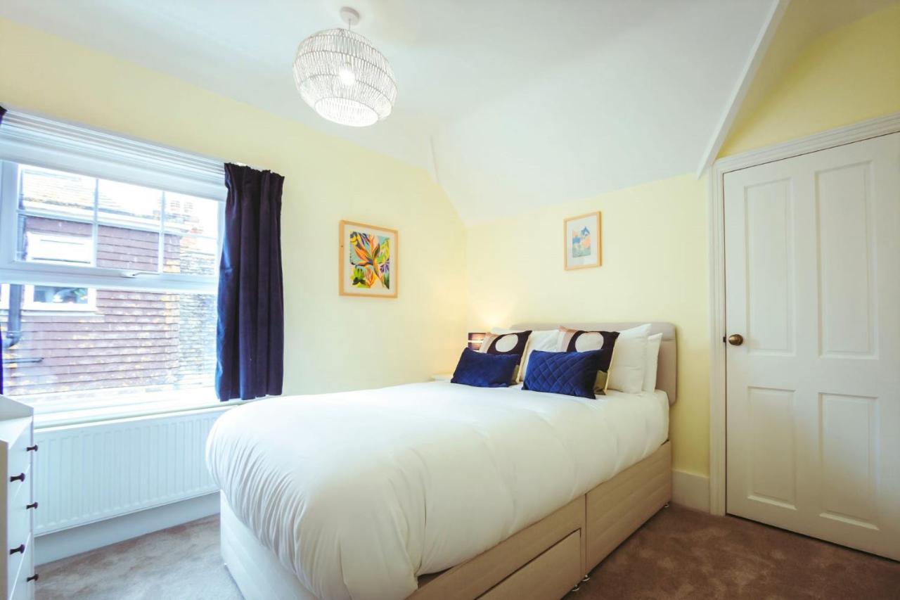 Saffrons Sunset - Central, Chic 2nd Floor Flat Eastbourne
