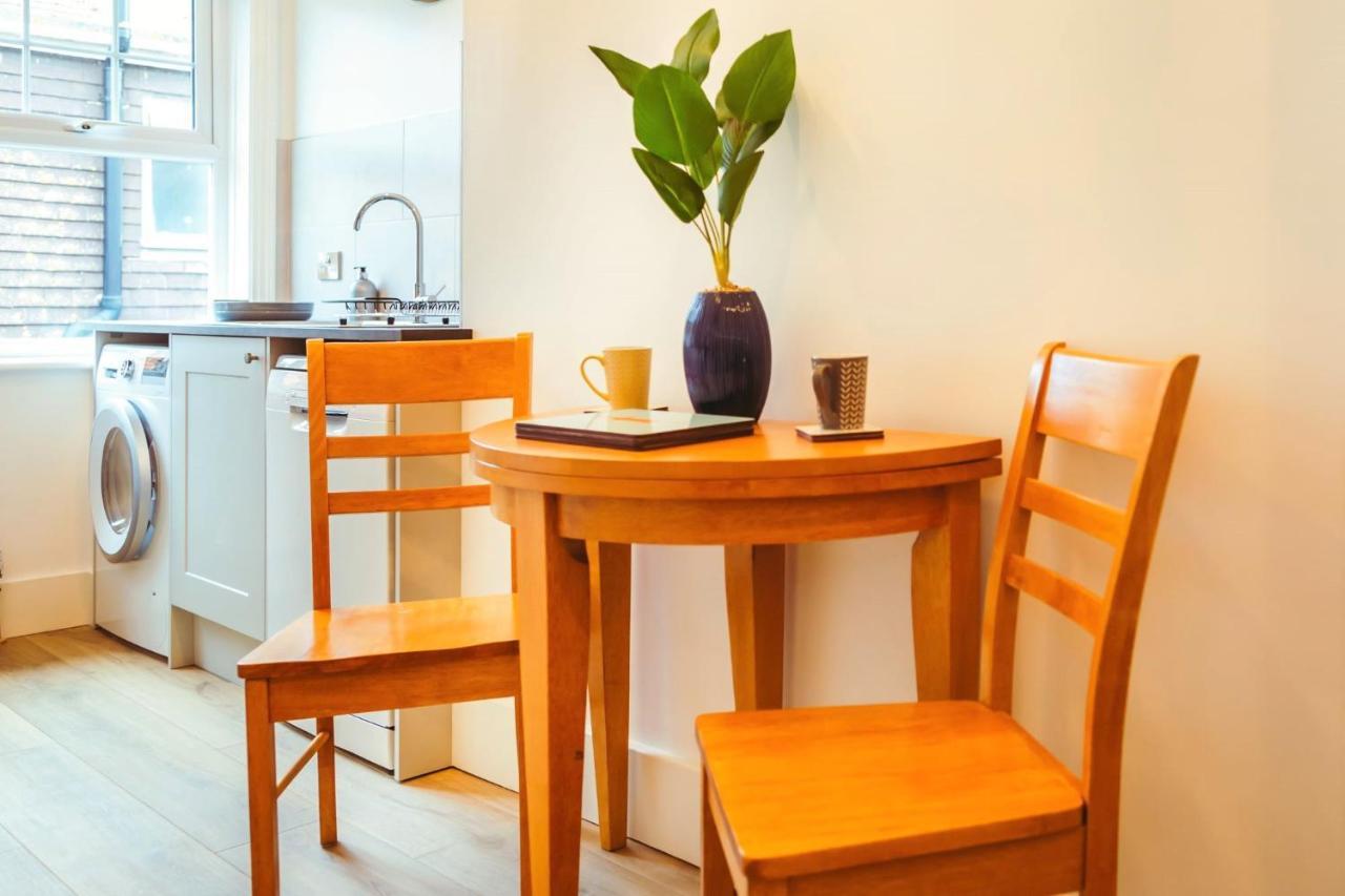 Saffrons Sunset - Central, Chic 2nd Floor Flat * Eastbourne