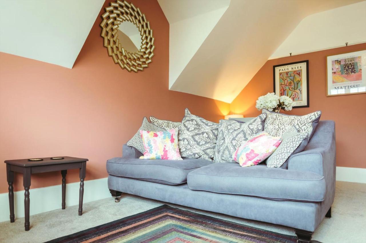 Saffrons Sunset - Central, Chic 2nd Floor Flat Apartment *