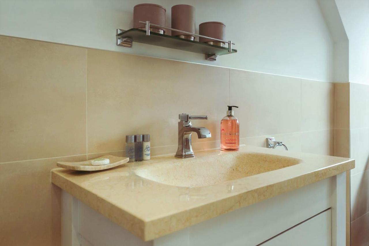 Saffrons Sunset - Central, Chic 2nd Floor Flat Apartment
