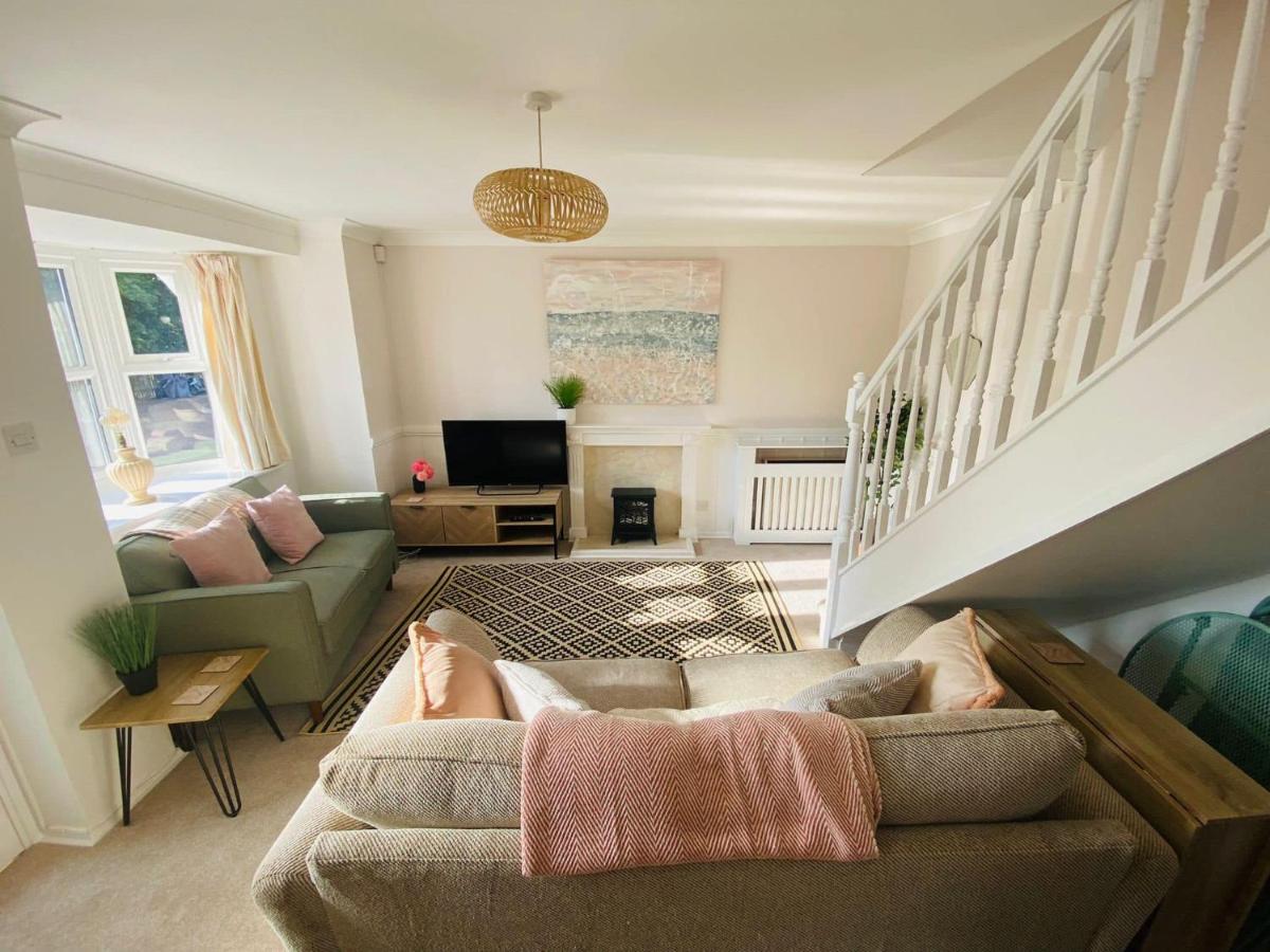 Coastal 2 Bedroom Maisonette With Parking * Eastbourne
