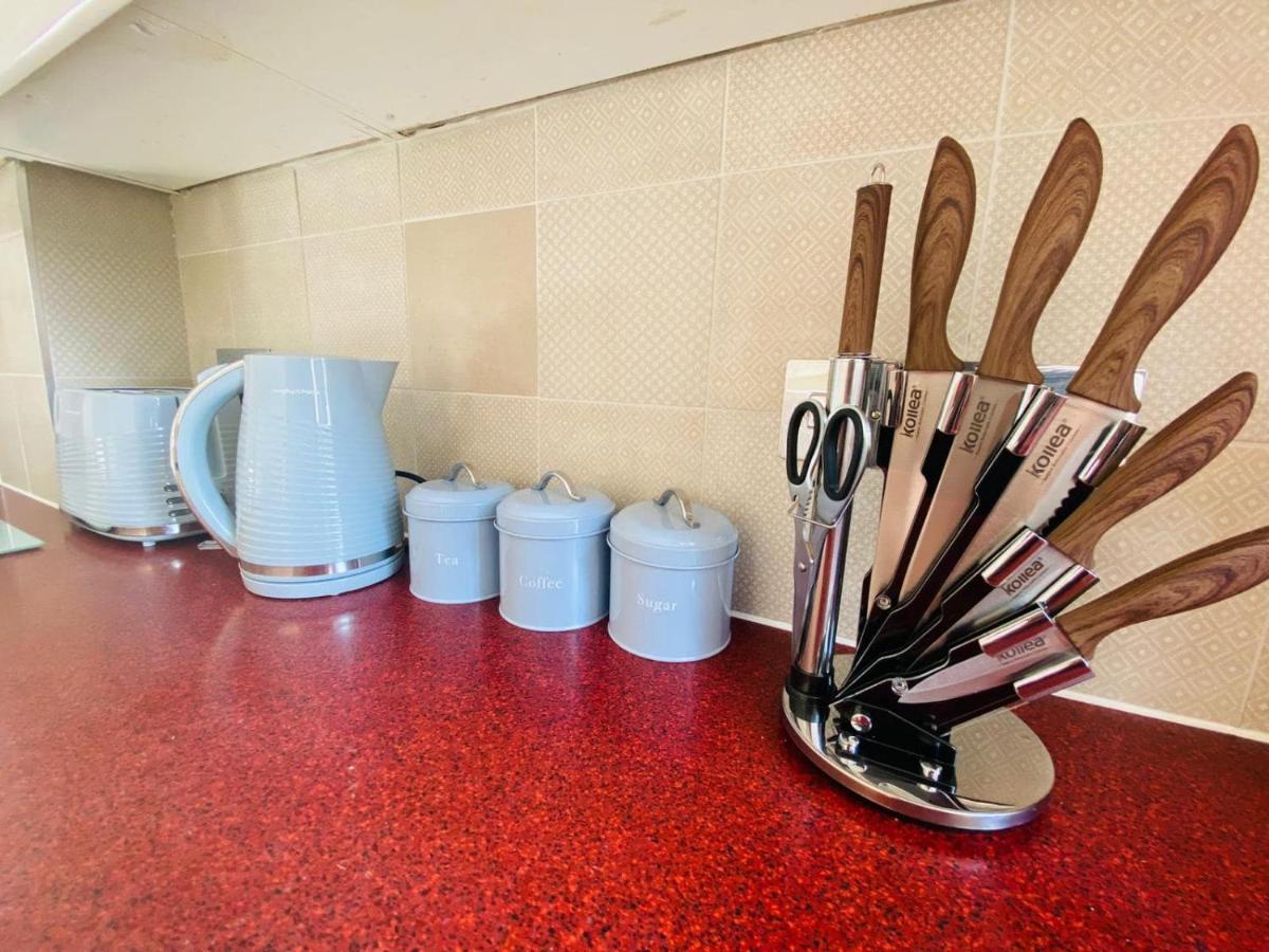 Coastal 2 Bedroom Maisonette With Parking *
