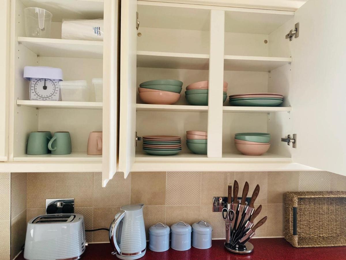 Coastal 2 Bedroom Maisonette With Parking Holiday home