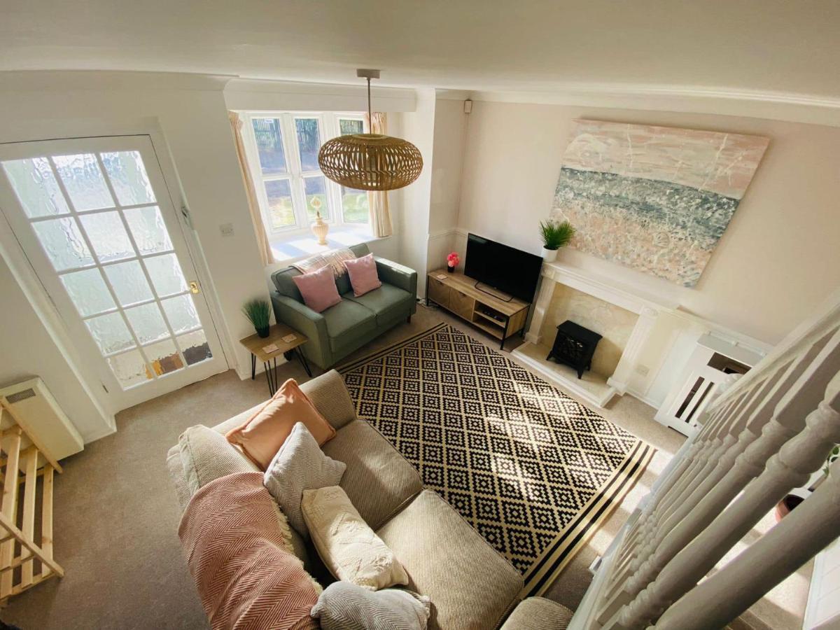 Coastal 2 Bedroom Maisonette With Parking * Eastbourne