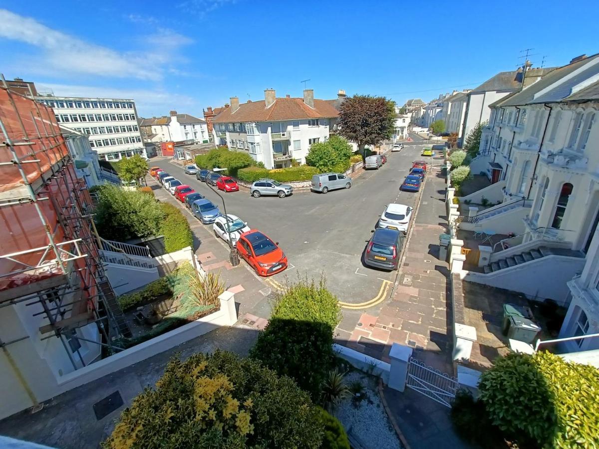 Swanky Pad-free Carpark. E-car Charger. Train Station 2m Walking